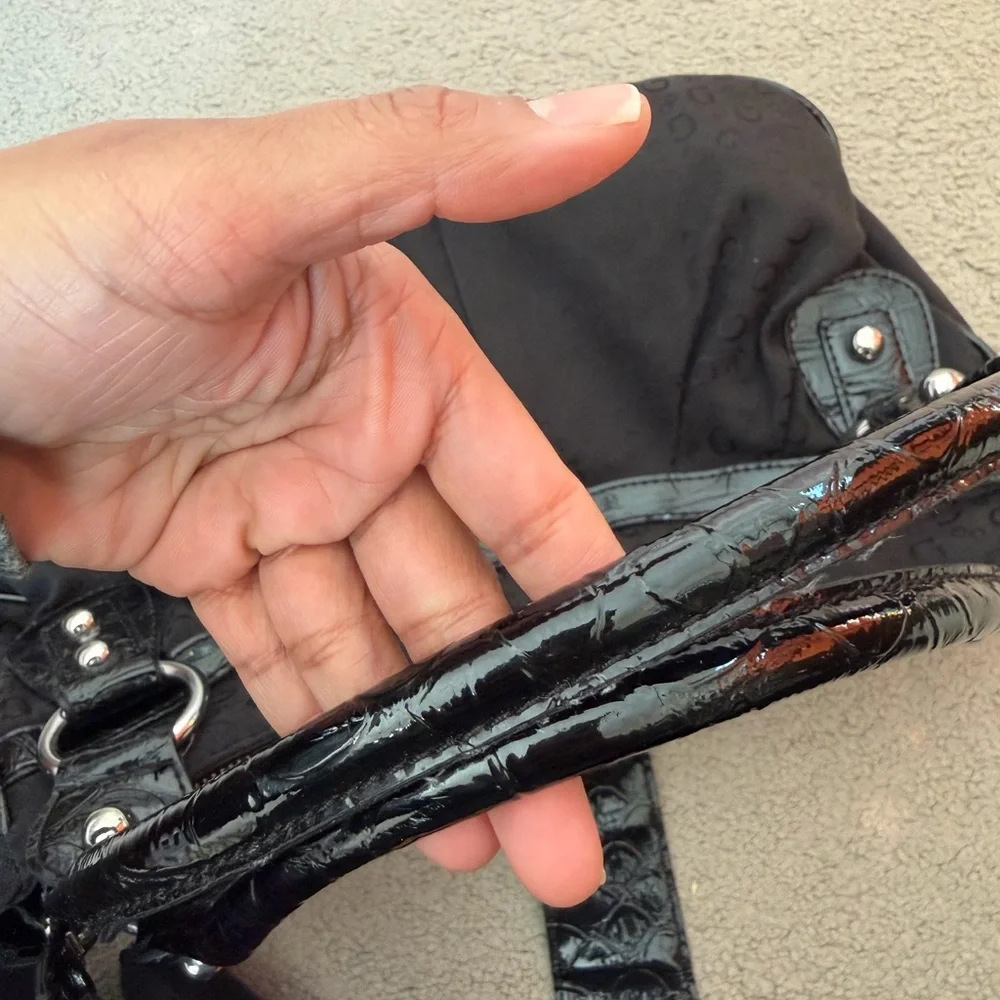 Guess Shoulder Bag